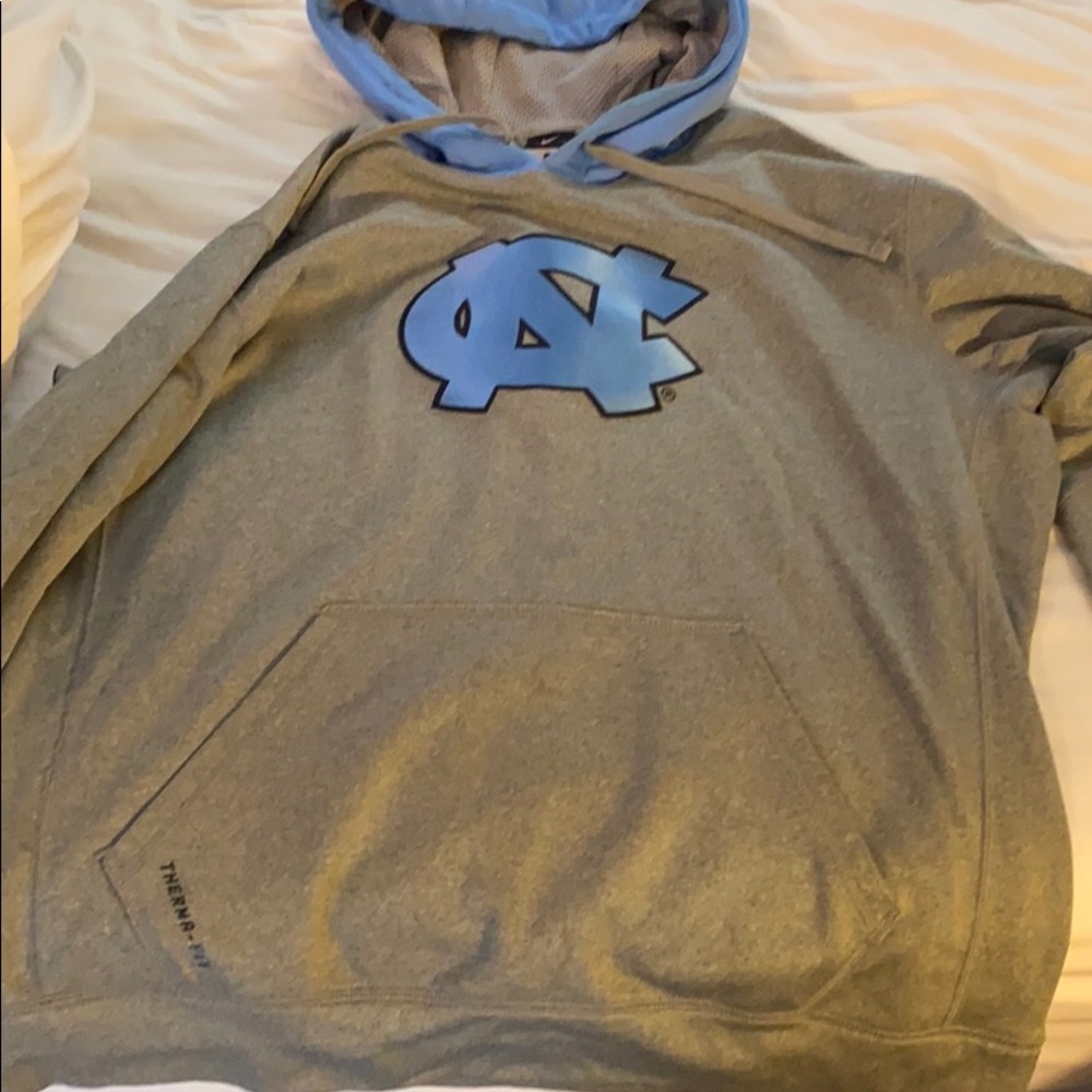 UNC Nike therma-fit hoodie